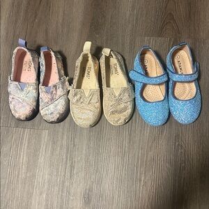 Girls TOMS and Sparkling Shoes Set size 8